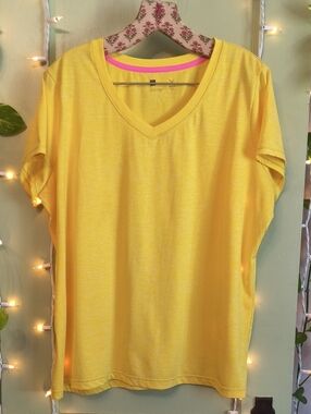 Women's 🆓 Xersion Sunshine Yellow V Neck Workout Shirt 1X